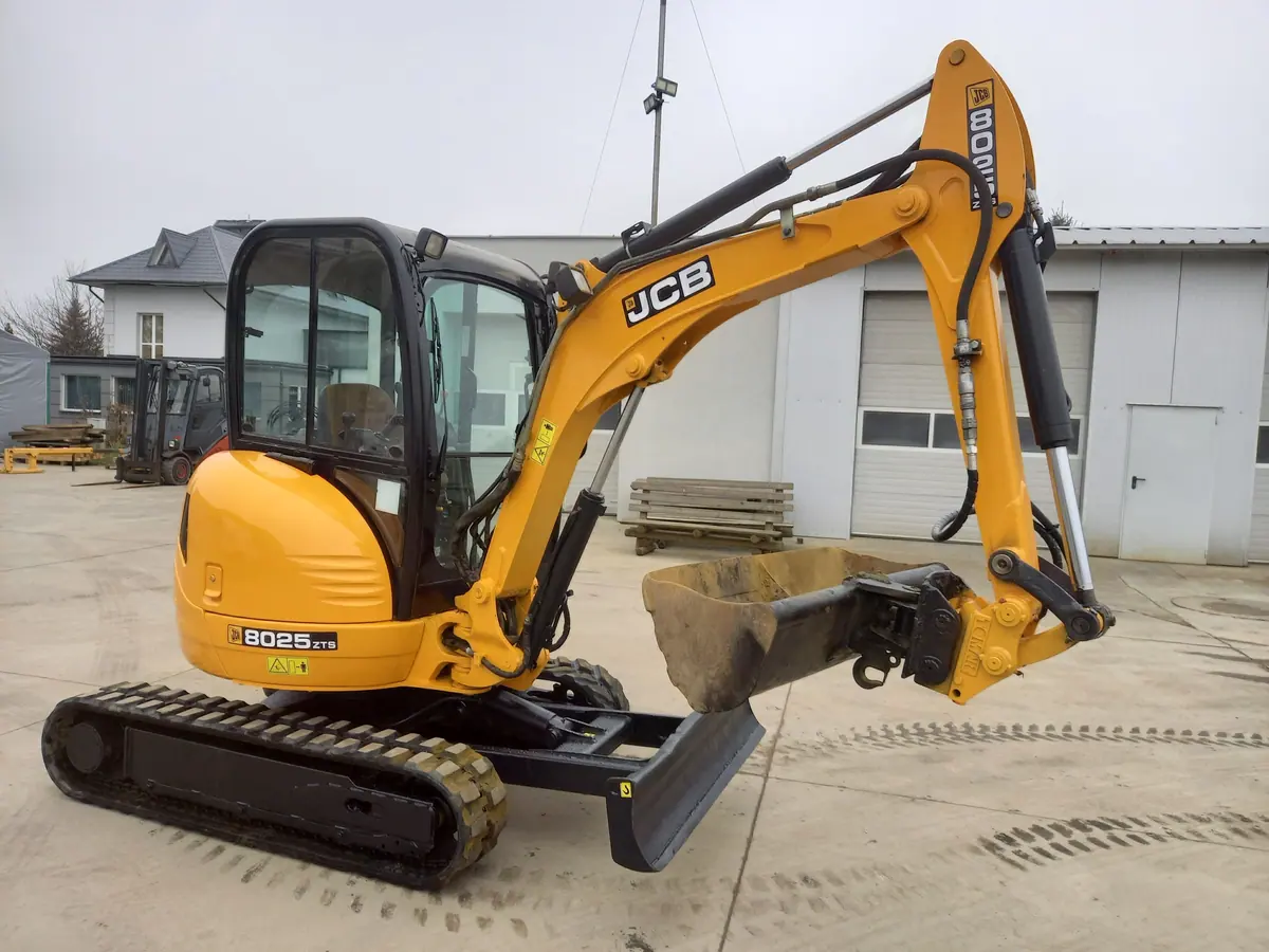 Minikoparka JCB 8025 ZTS